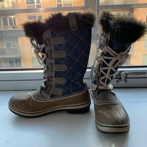 Like New Sorel Boots!!